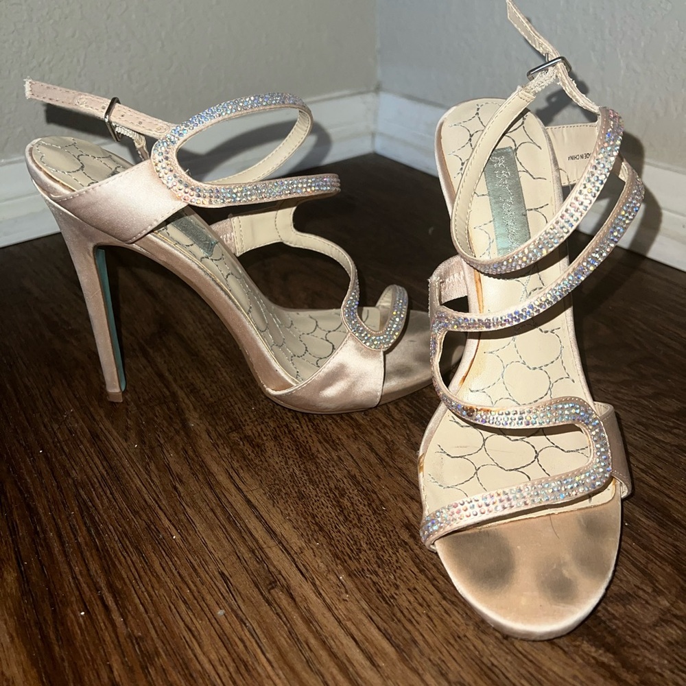 Betsy Johnson heels size 8